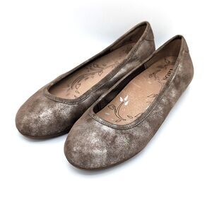 Taos Rascal Comfort Flats Taupe Metallic Suede Ballet Shoes Womens Size 7.5